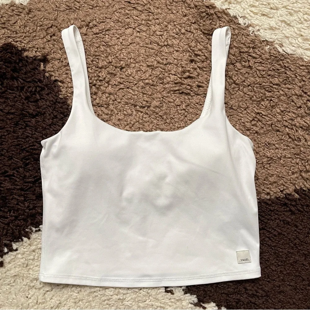 Vuori Daily Crop Tank Sz S In White - Picture 4 of 7